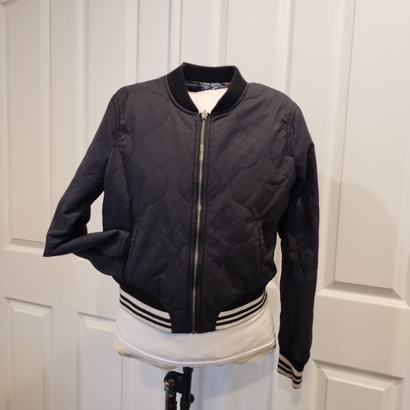 American Eagle Outfitter Reversible Satin Feel Bomber Jacket size Medium - Picture 2 of 8